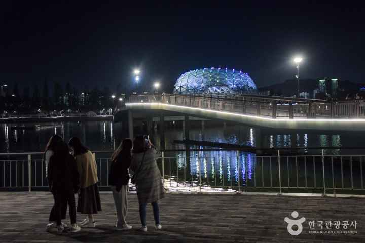 Sejong Lake Park