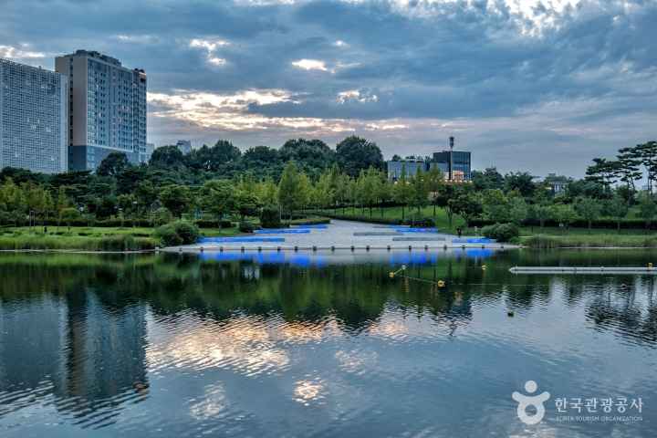 Sejong Lake Park