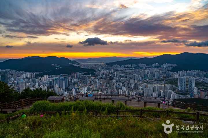 Hwangnyeongsan Viewing Lounge