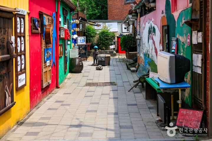 Yangnim-dong Penguin Village Craft Street