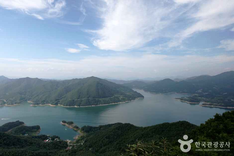 Cheongpung Lake