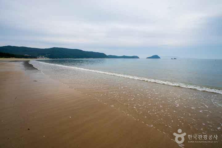 Sinji Myeongsasimni Beach