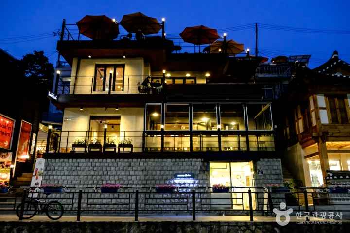 Bukchon Hanok Village