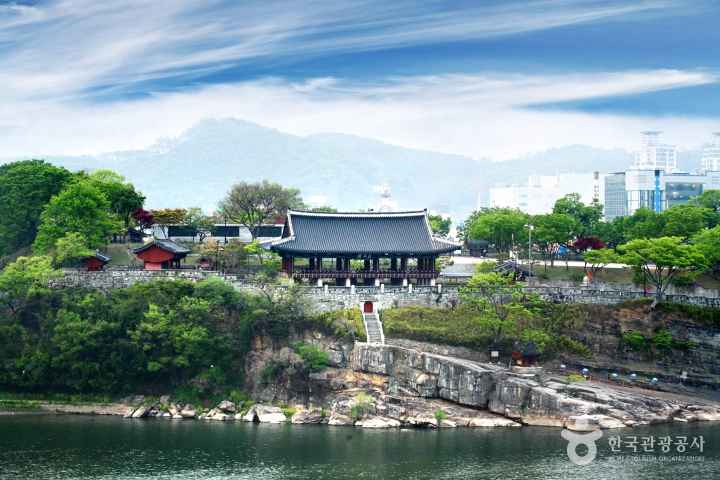 Chokseongnu Pavilion