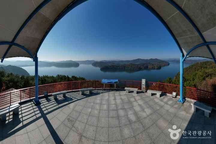 Jinyangho Lake Watchtower
