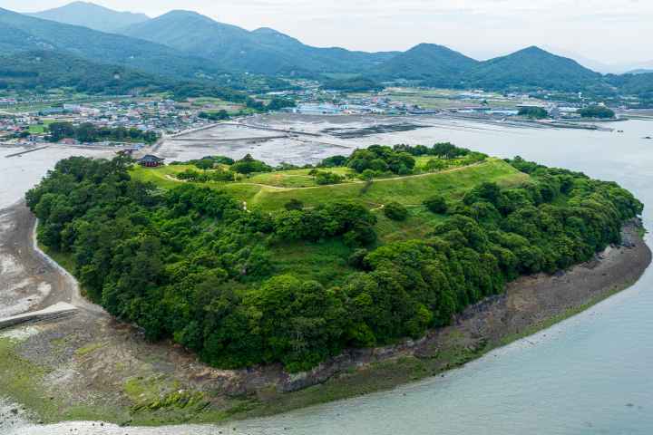 Historic Site of Cheonghaejin Fort