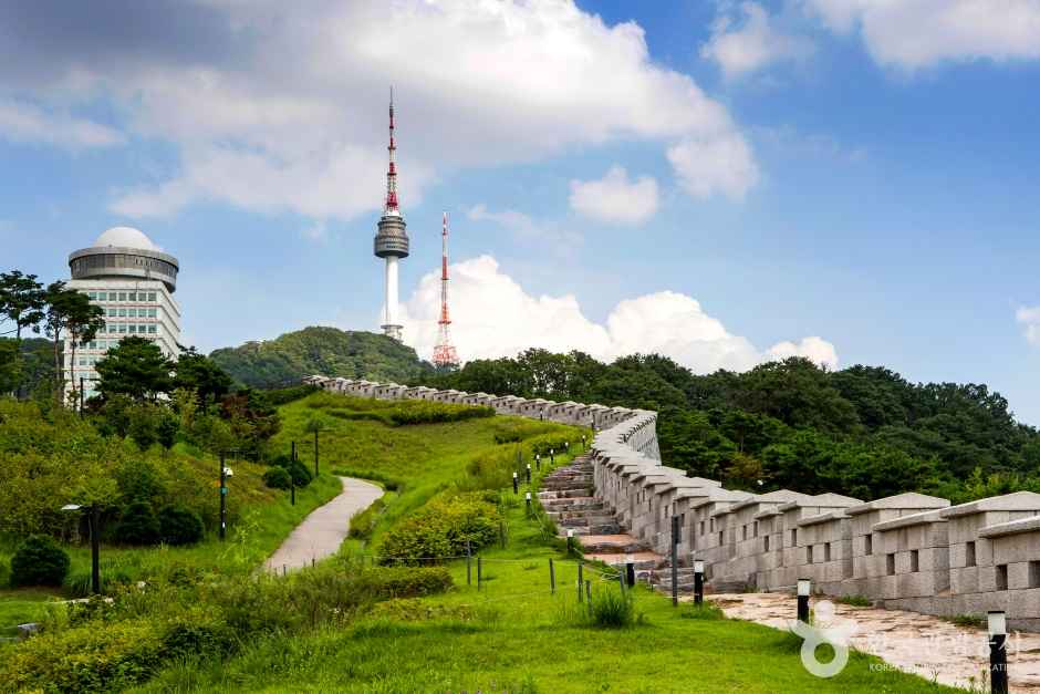 Hanyangdoseong: Seoul City Wall Trails