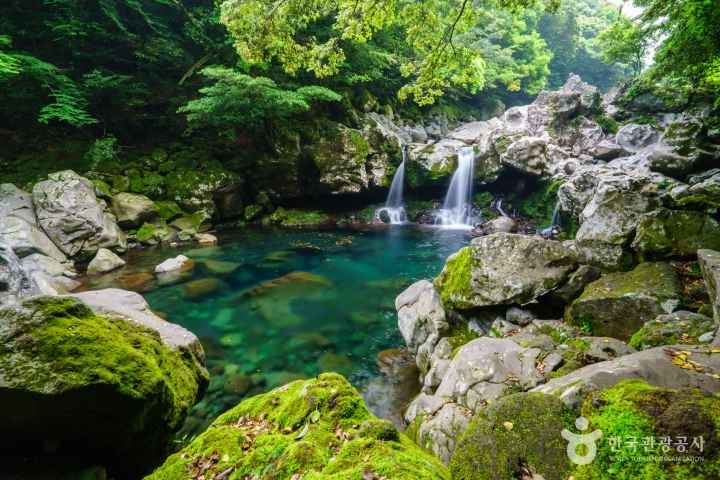 Wonang Falls of Donnaeko in Jeju