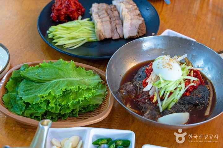 Hamheung Naengmyeon(Hamheung Cold Buckwheat Noodls)