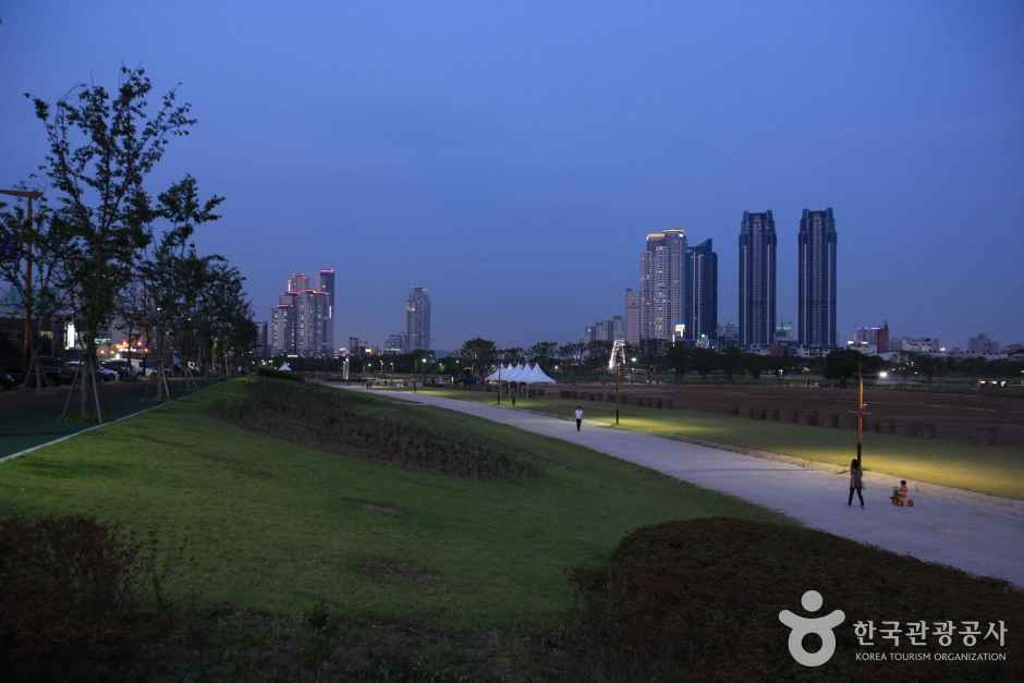 Ulsan Taehwagang Park