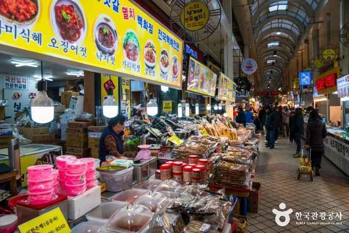 Sokcho Tourist & Fishery Market