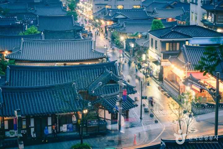 A Rainy Day at a Hanok Village