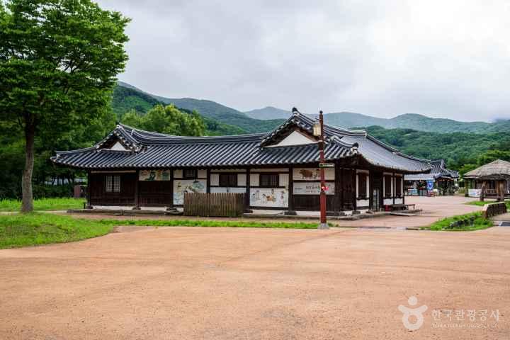 Oeam Folk Village