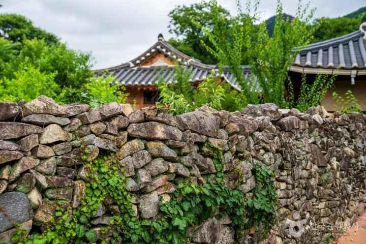 Oeam Folk Village