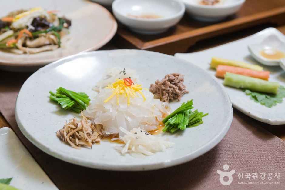 Hanjeongsik(Korean Food Tabling)
