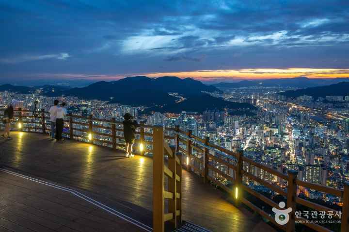 Hwangnyeongsan Viewing Lounge