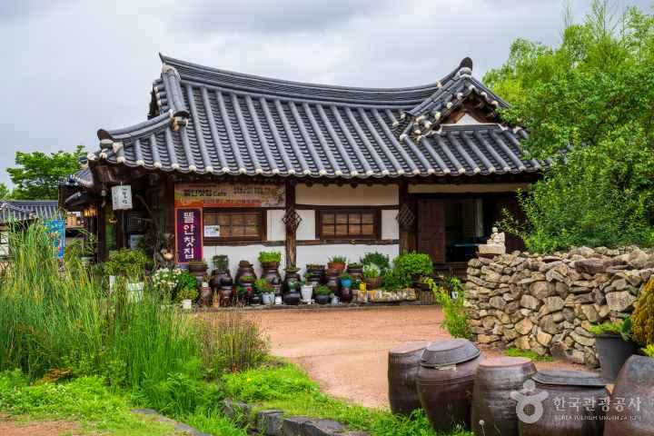 Oeam Folk Village