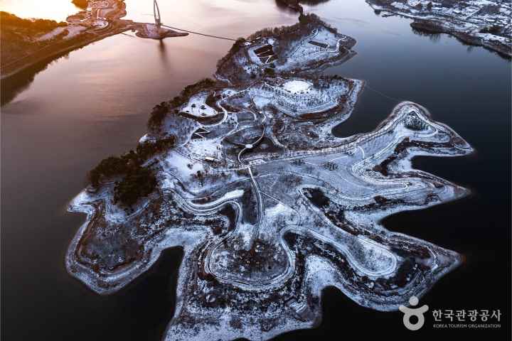 Snow-covered Bungeoseom Island