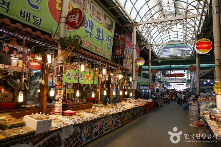 Cheongju yukkeori market place