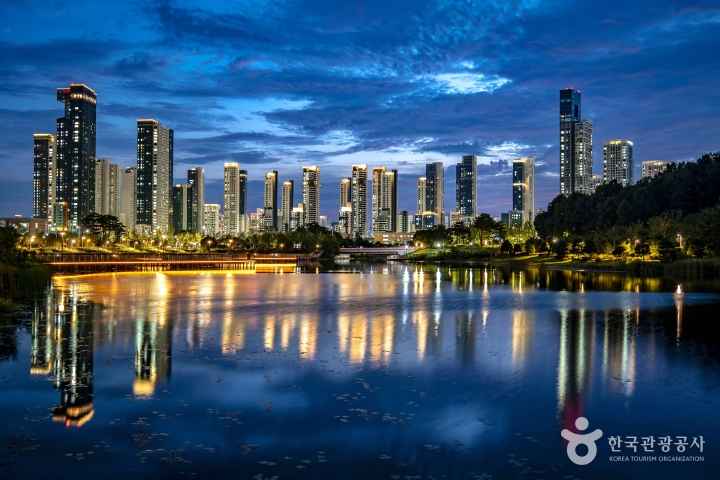 Sejong Lake Park