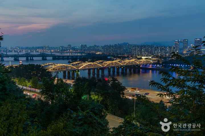 Yongyangbongjeojeong Pavilion Park