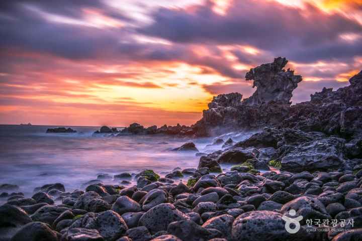Morning in Yongduam Rock