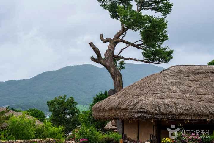 Oeam Folk Village