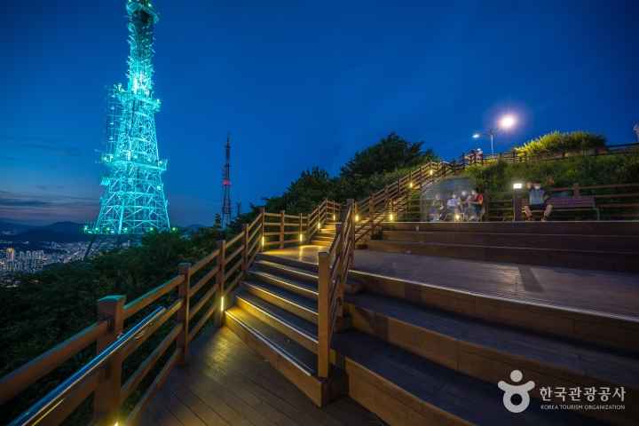 Hwangnyeongsan Viewing Lounge