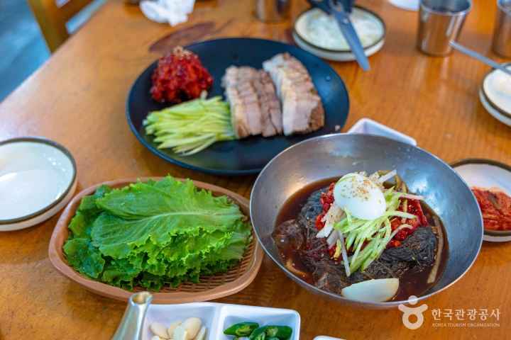 Hamheung Naengmyeon(Hamheung Cold Buckwheat Noodls)