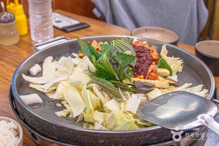 Dakgalbi(Stir-fried Chicken)