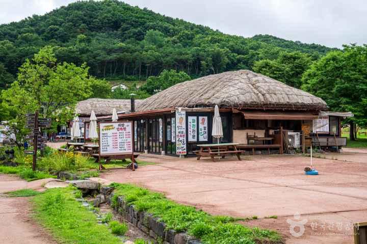 Oeam Folk Village