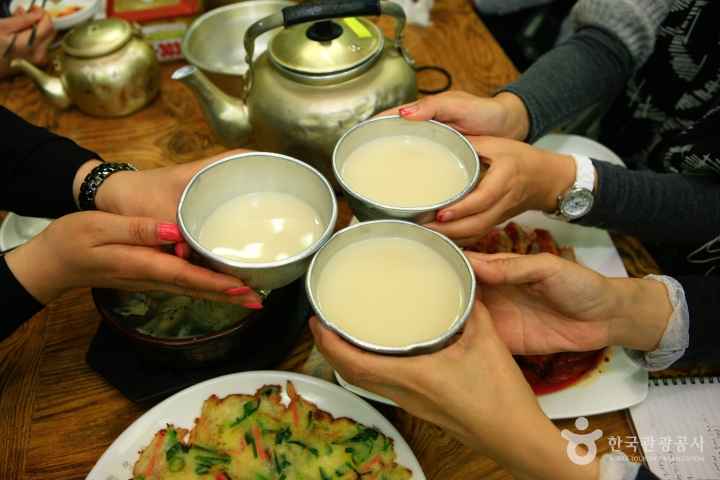 Jeonju Yechon Makgeolli