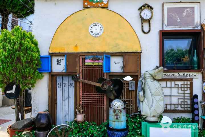 Yangnim-dong Penguin Village Craft Street