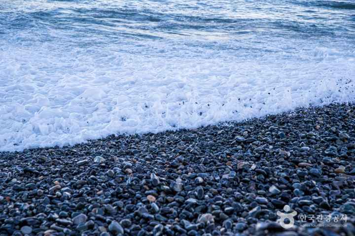 Jujeon Mongdol Beach