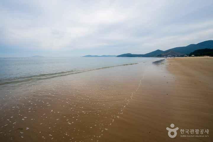 Sinji Myeongsasimni Beach