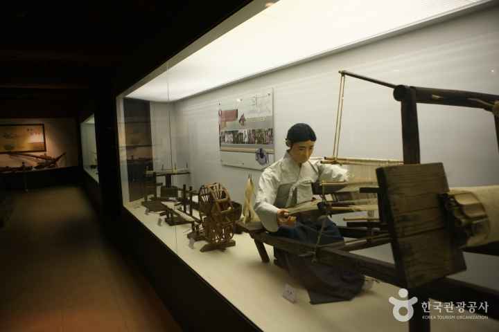 Hadong Agriculture Tradition Exhibition Hall