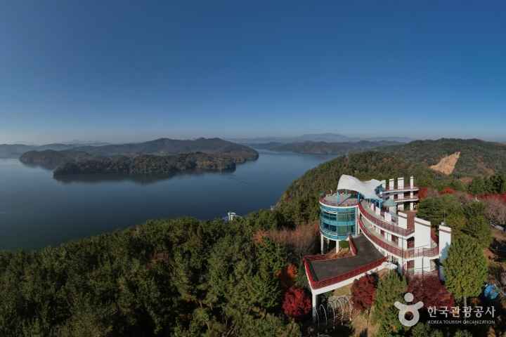 Jinyangho Lake Watchtower