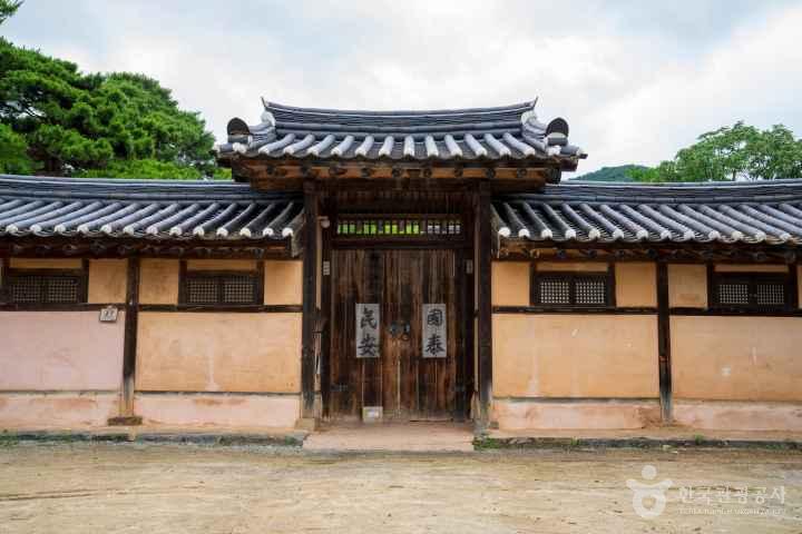 Oeam Folk Village