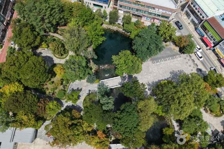 Hwangji Pond