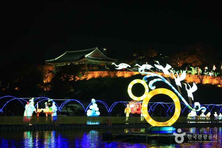 Jinju Namgang Yudeung Festival