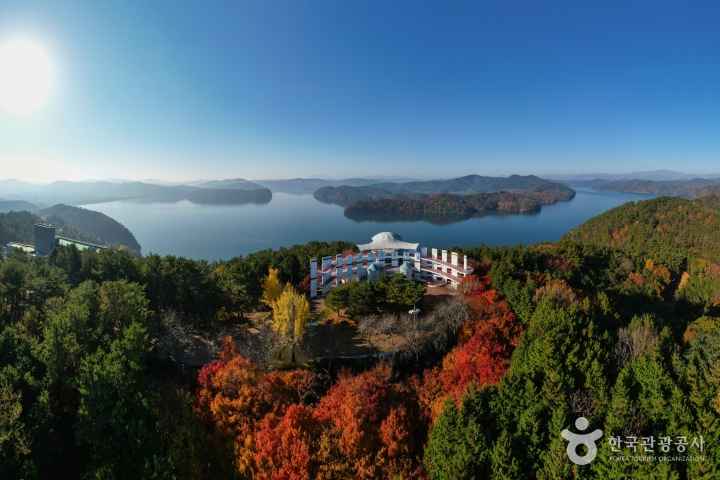 Jinyangho Lake Watchtower