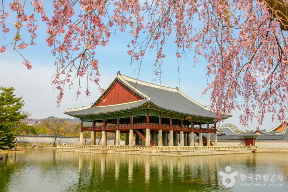 Gyeongbokgung Palace Gyeonghoeru 