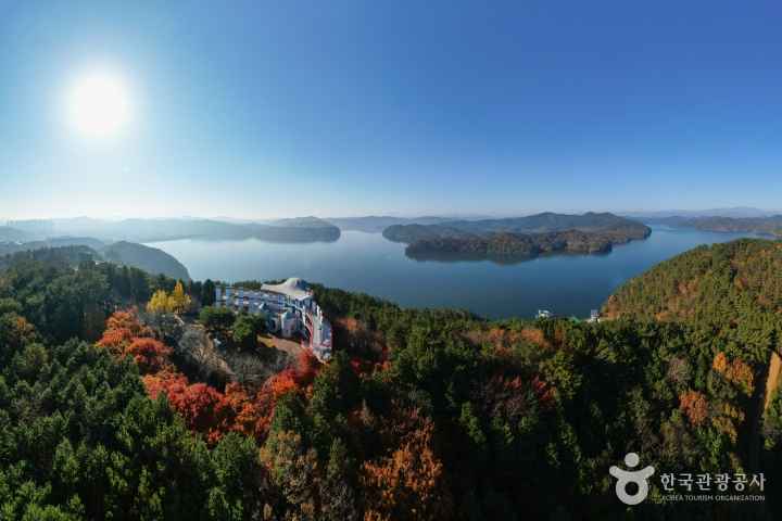 Jinyangho Lake Watchtower