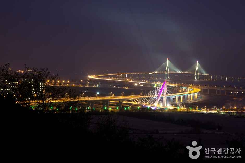 Night View of Incheondaegyo Bridge