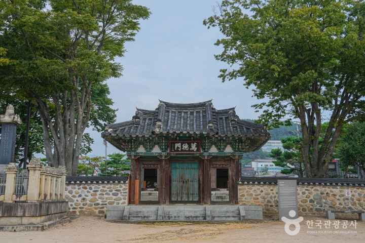 Miryang Yeongnamnu Pavilion