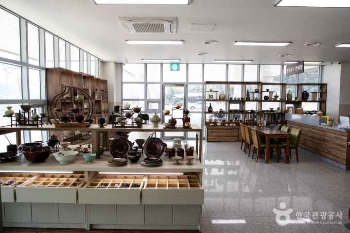 Museum of Buncheong Masters