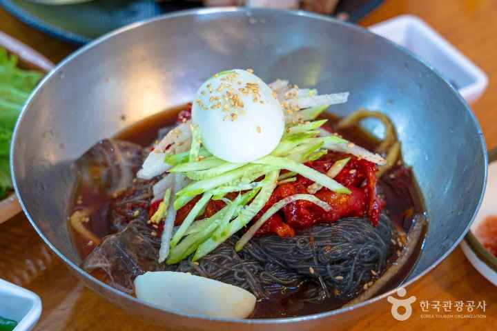 Hamheung Naengmyeon(Hamheung Cold Buckwheat Noodls)
