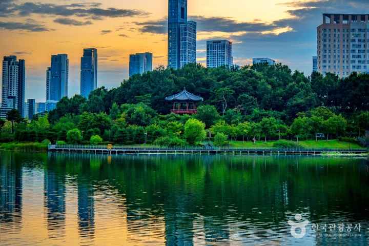 Sejong Lake Park