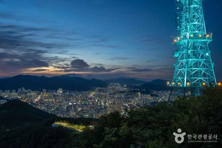 Hwangnyeongsan Viewing Lounge
