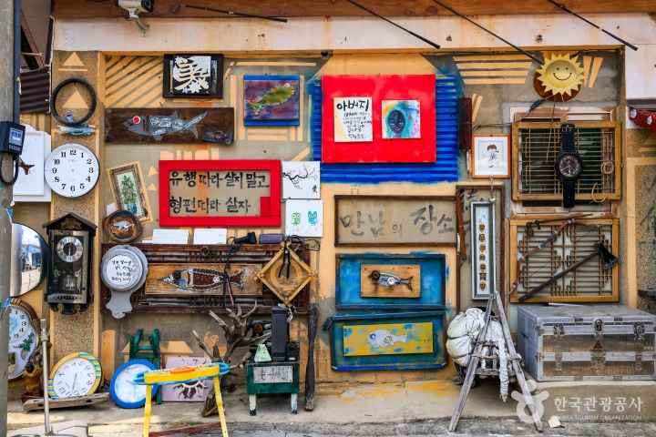 Yangnim-dong Penguin Village Craft Street